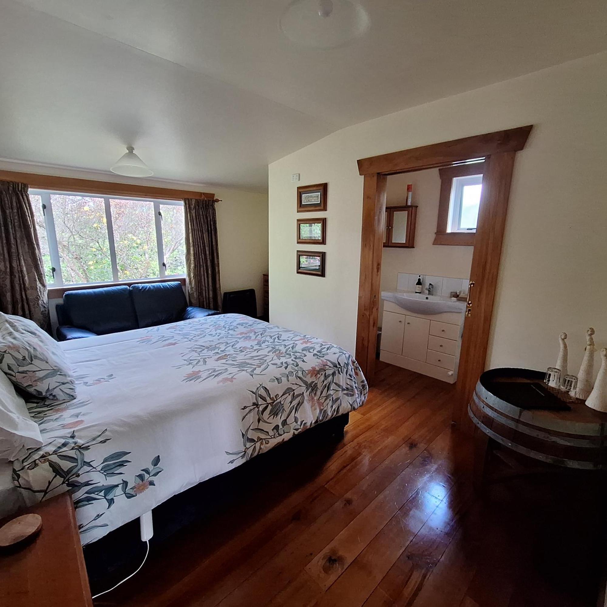 Olde Mill House B&B & Bike2Wine Cycle Hire 렌윅 외부 사진